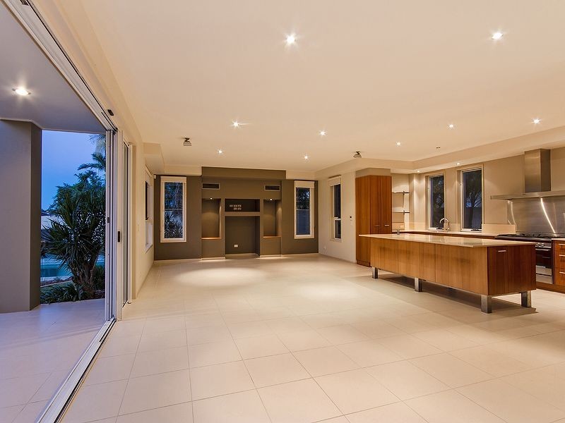 8 Braemer Court, Benowa Waters QLD 4217