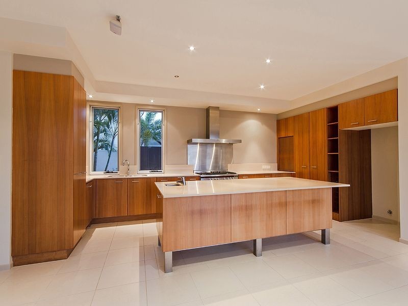 8 Braemer Court, Benowa Waters QLD 4217