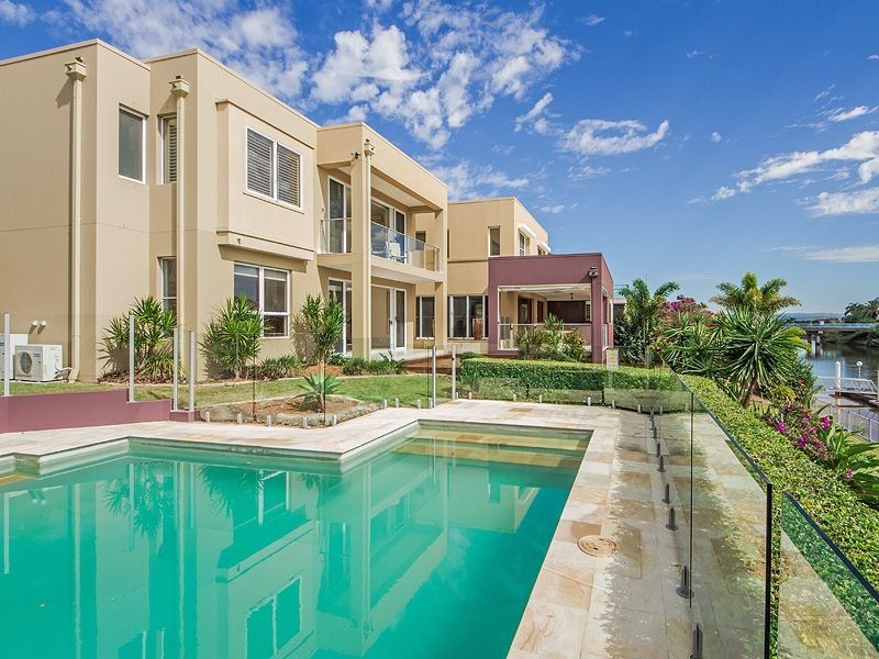 8 Braemer Court, Benowa Waters QLD 4217