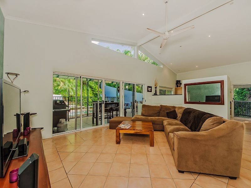 84 Ocean Parade, Burleigh Heads QLD 4220