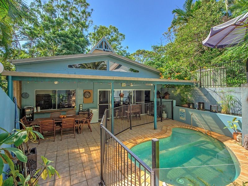 84 Ocean Parade, Burleigh Heads QLD 4220