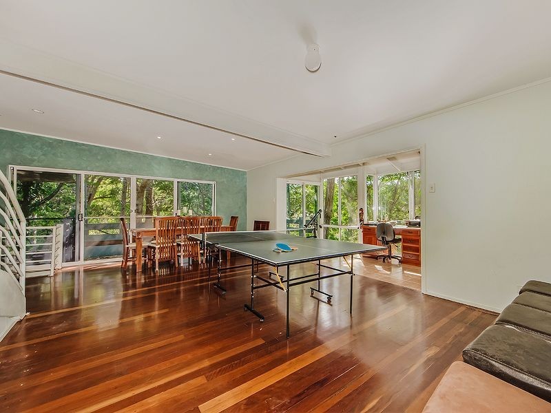 84 Ocean Parade, Burleigh Heads QLD 4220