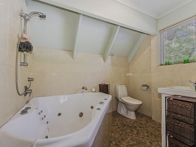 84 Ocean Parade, Burleigh Heads QLD 4220