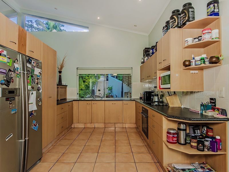 84 Ocean Parade, Burleigh Heads QLD 4220