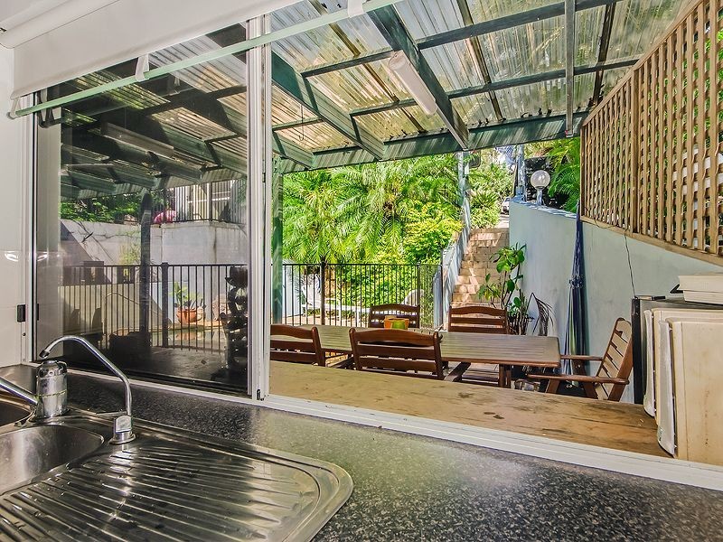 84 Ocean Parade, Burleigh Heads QLD 4220