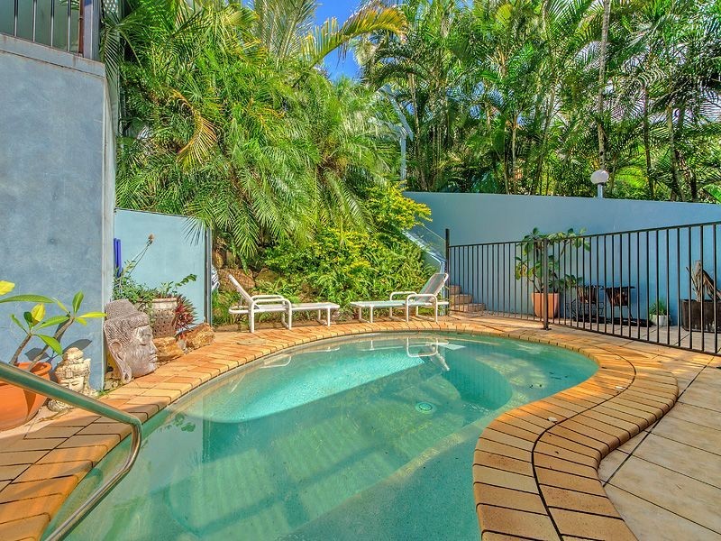84 Ocean Parade, Burleigh Heads QLD 4220