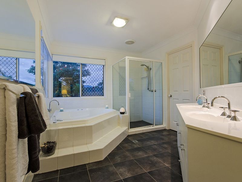 100 Valley Dr, Tallebudgera QLD 4228