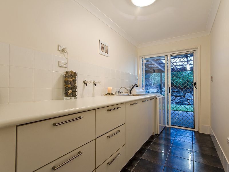 100 Valley Dr, Tallebudgera QLD 4228