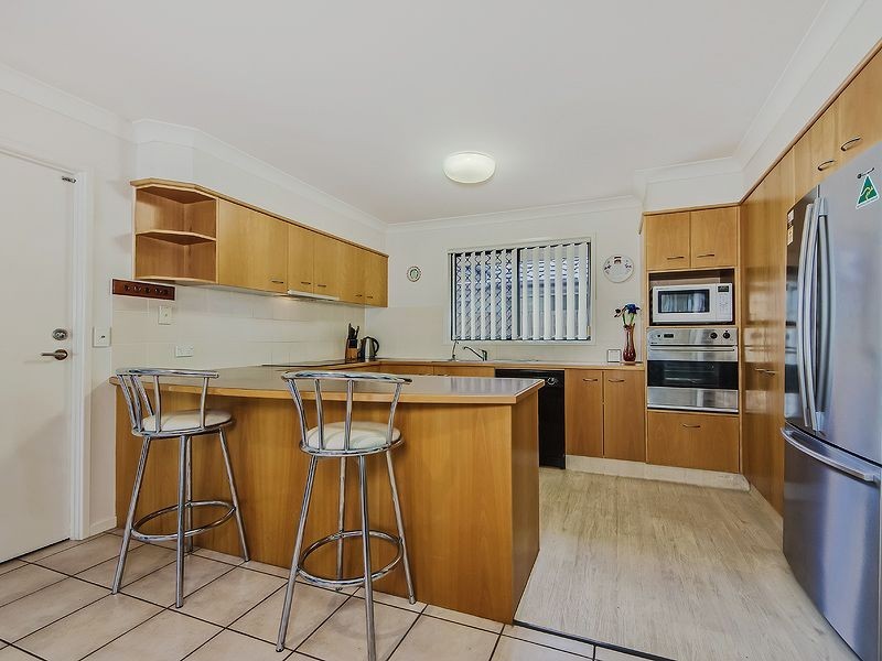 73 Seville Cct, Burleigh Waters QLD 4220