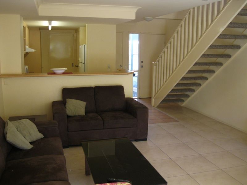 217/215 Cottesloe Drive, Mermaid Waters QLD 4218