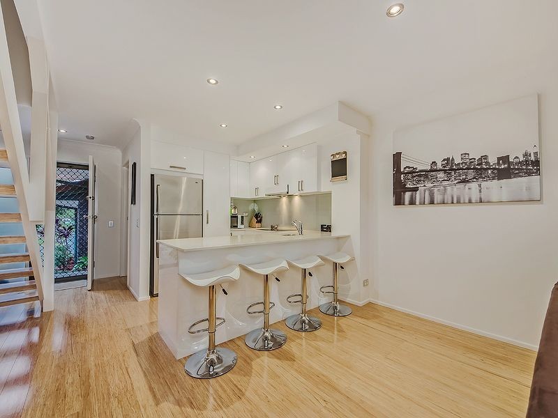 8/5 Galeen Dr, Burleigh Waters QLD 4220