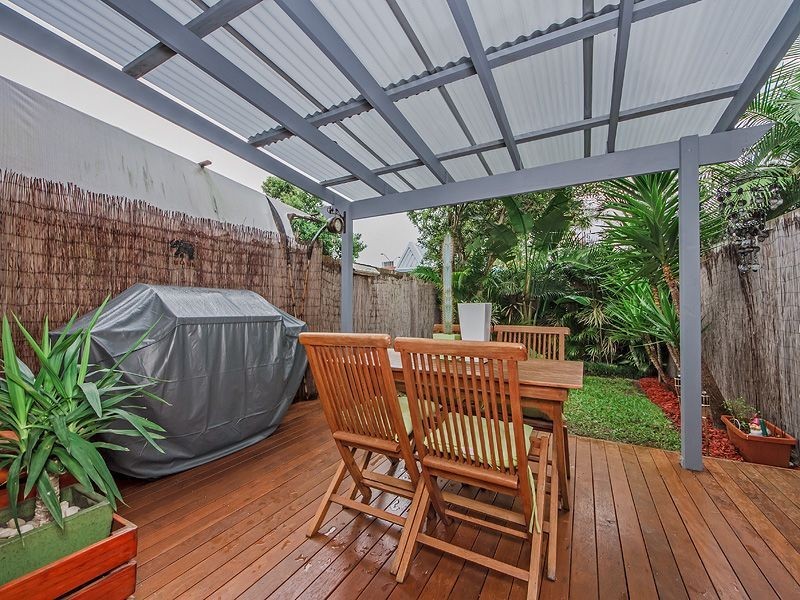 8/5 Galeen Dr, Burleigh Waters QLD 4220