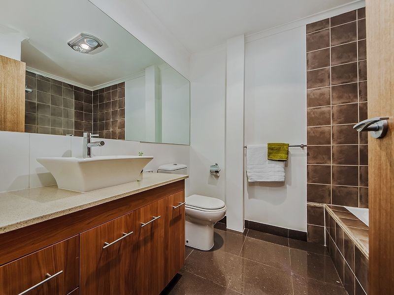 8/5 Galeen Dr, Burleigh Waters QLD 4220