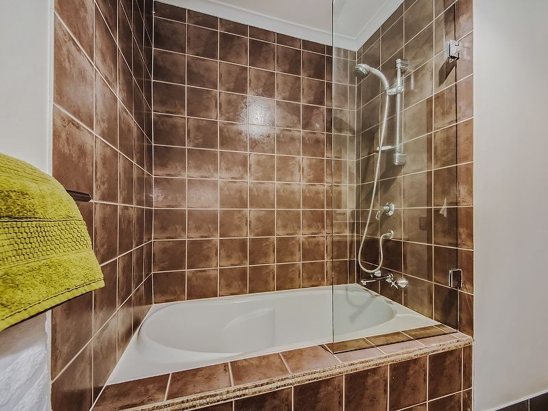 8/5 Galeen Dr, Burleigh Waters QLD 4220