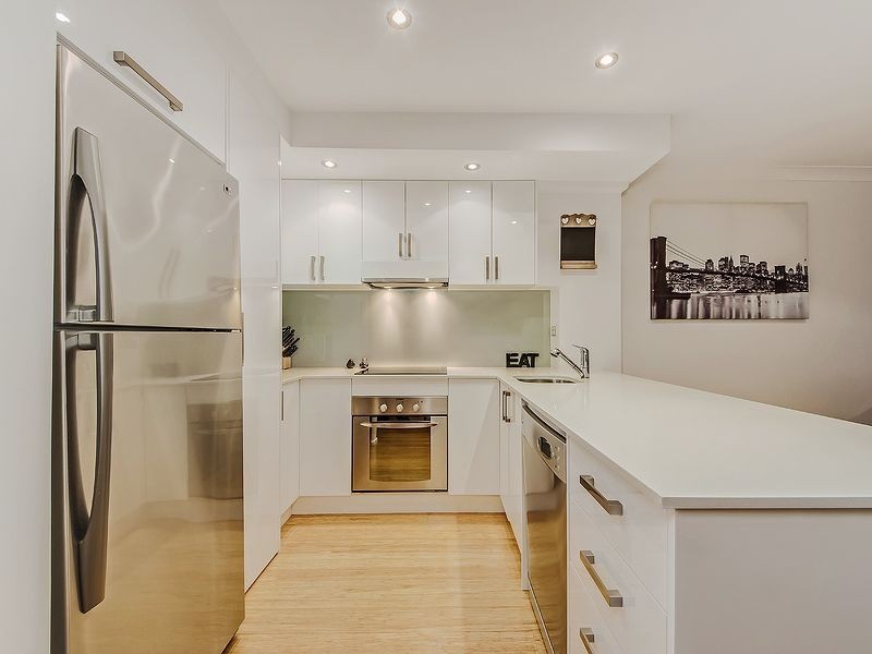 8/5 Galeen Dr, Burleigh Waters QLD 4220