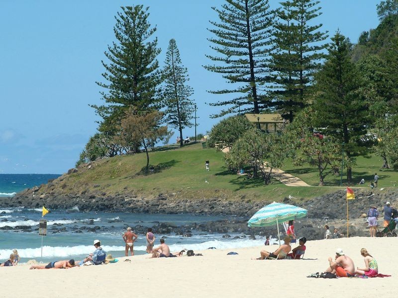 1/5 Wagtail Ct, Burleigh Waters QLD 4220