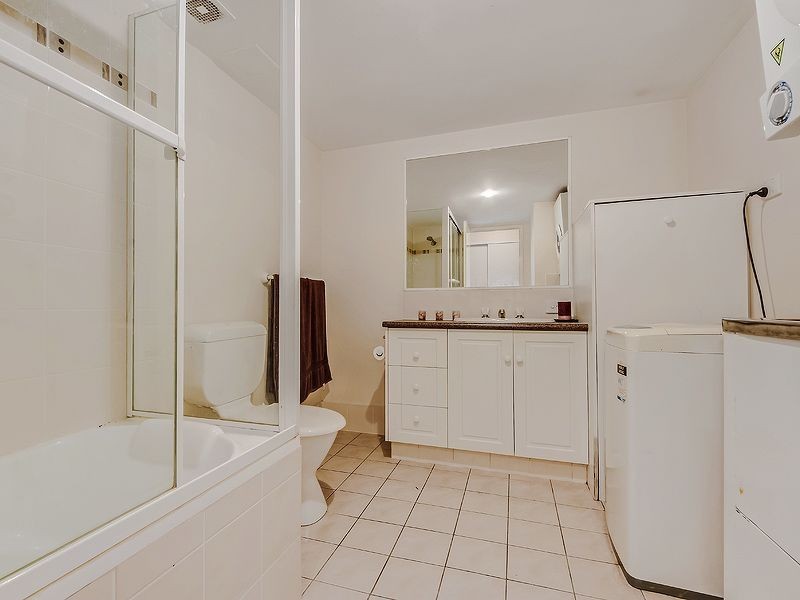2/1880 Gold Coast Highway, Burleigh Heads QLD 4220