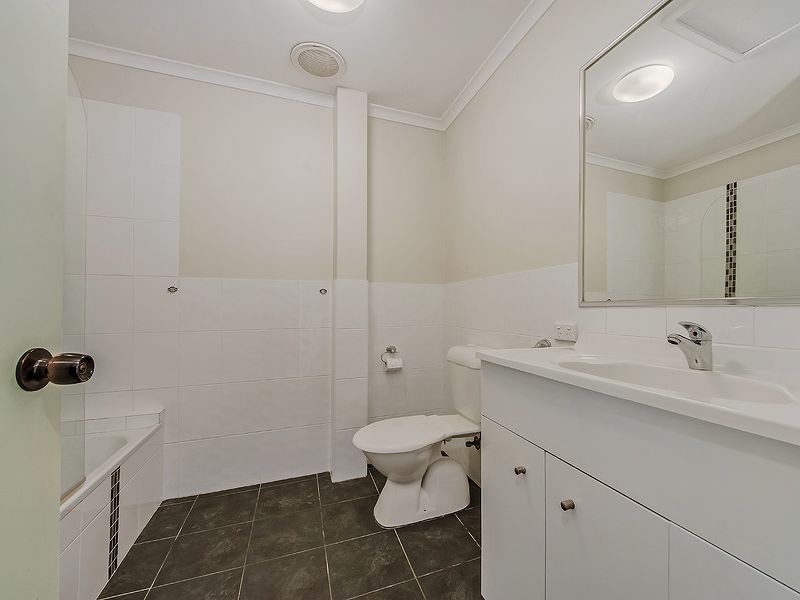 13/5 Galeen Dr, Burleigh Waters QLD 4220