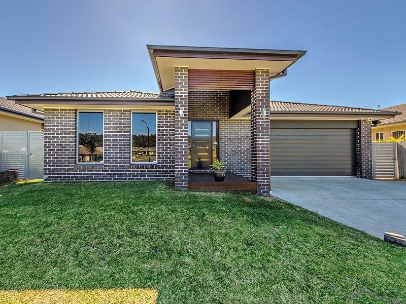 16 Hawkesbury Avenue, Pacific Pines QLD 4211