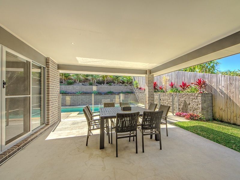 16 Hawkesbury Avenue, Pacific Pines QLD 4211