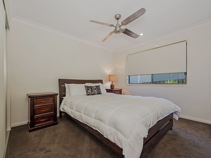 16 Hawkesbury Avenue, Pacific Pines QLD 4211