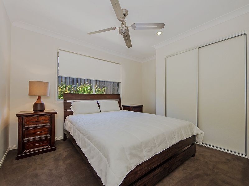 16 Hawkesbury Avenue, Pacific Pines QLD 4211