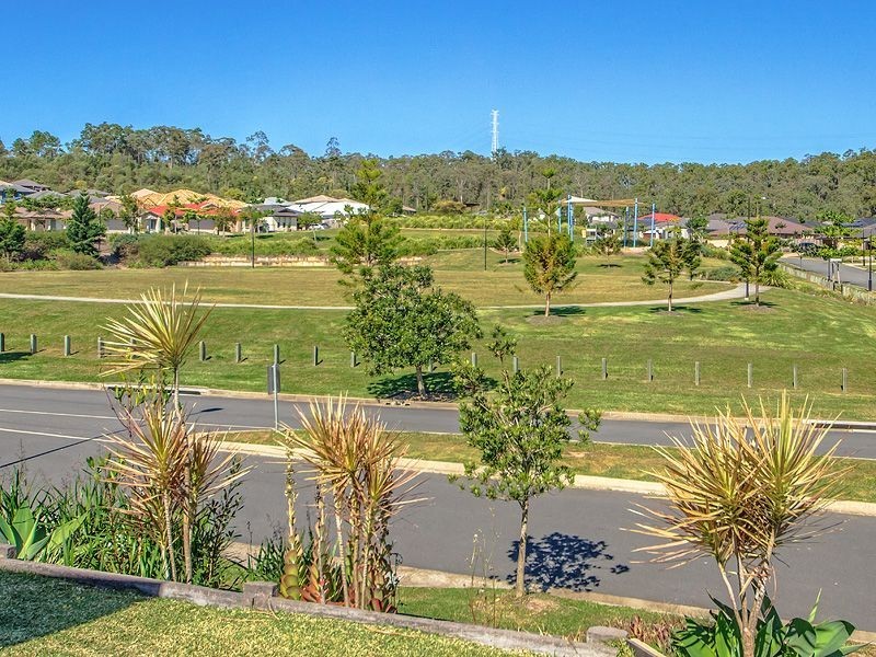 16 Hawkesbury Avenue, Pacific Pines QLD 4211