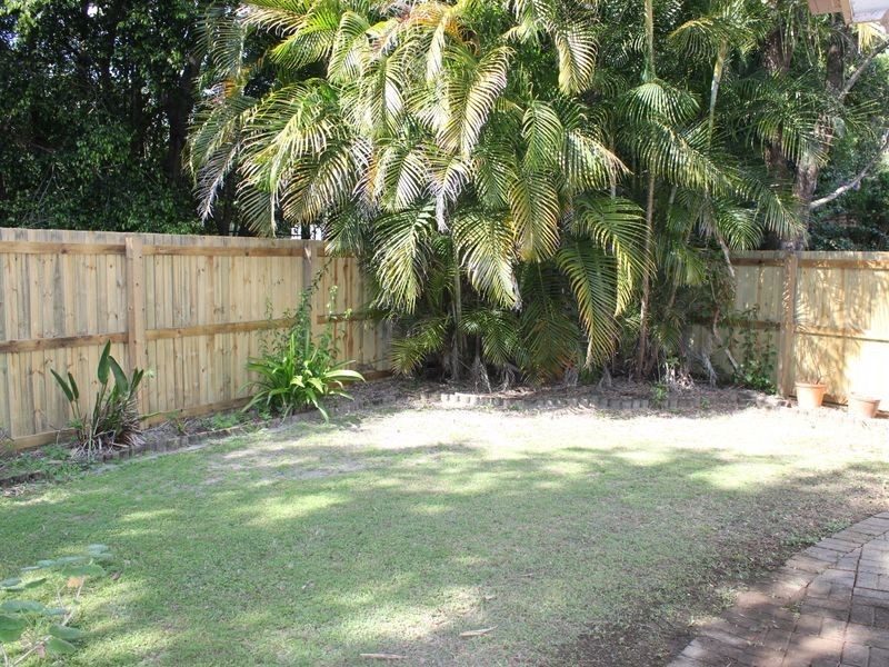 2/6 Chipwood Cl, Burleigh Waters QLD 4220
