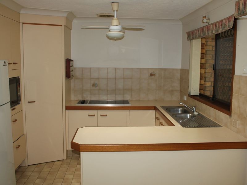 2/6 Chipwood Cl, Burleigh Waters QLD 4220