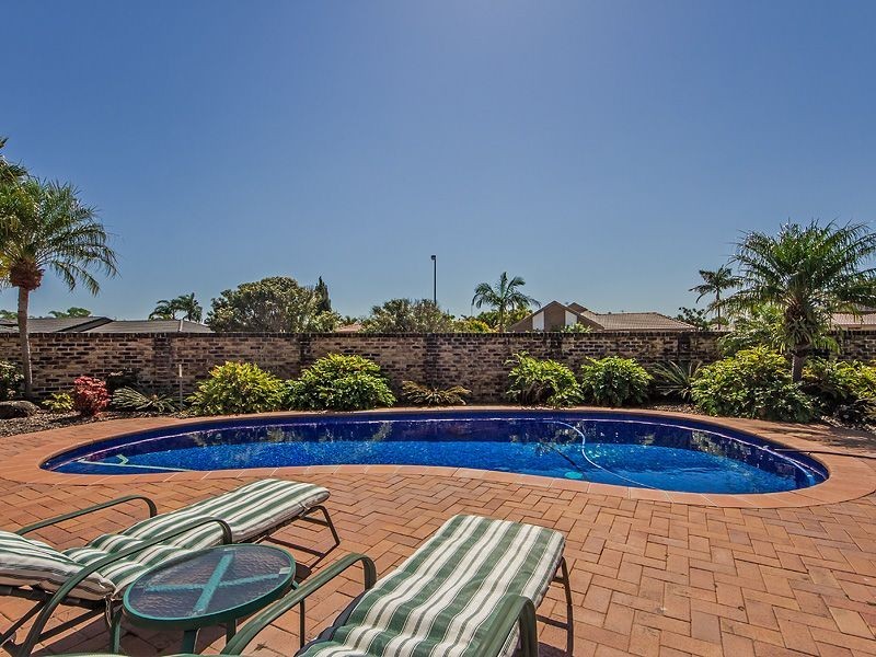 12 Pintail Cr, Burleigh Waters QLD 4220