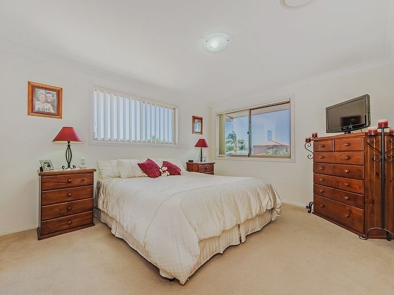 12 Pintail Cr, Burleigh Waters QLD 4220