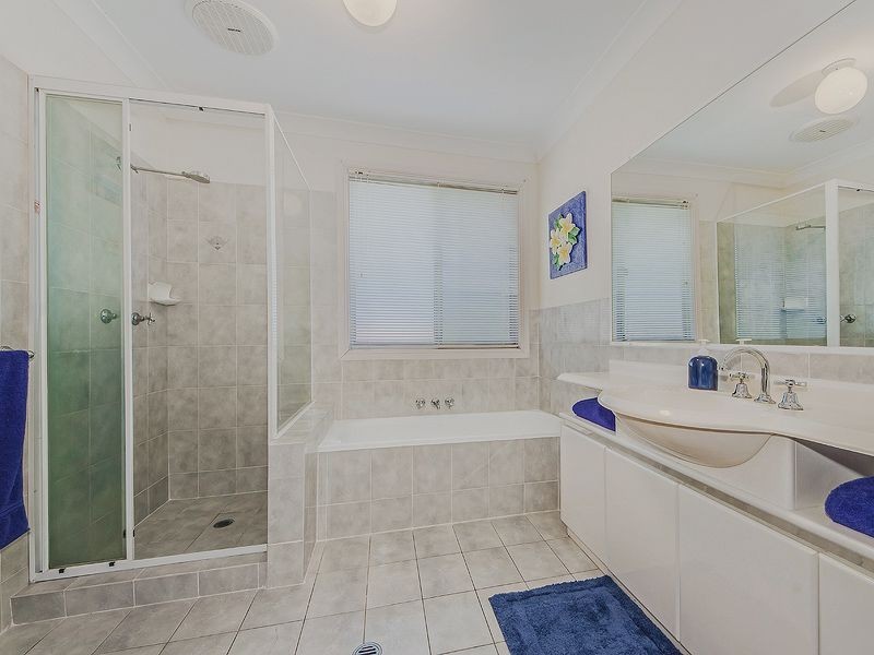 12 Pintail Cr, Burleigh Waters QLD 4220