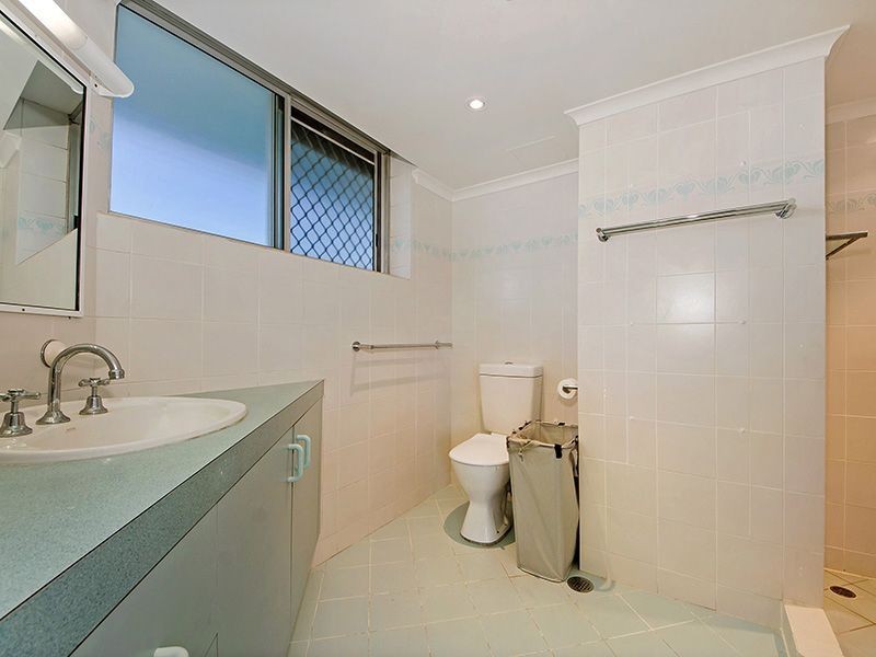 5/70 Marine Parade, Coolangatta QLD 4225