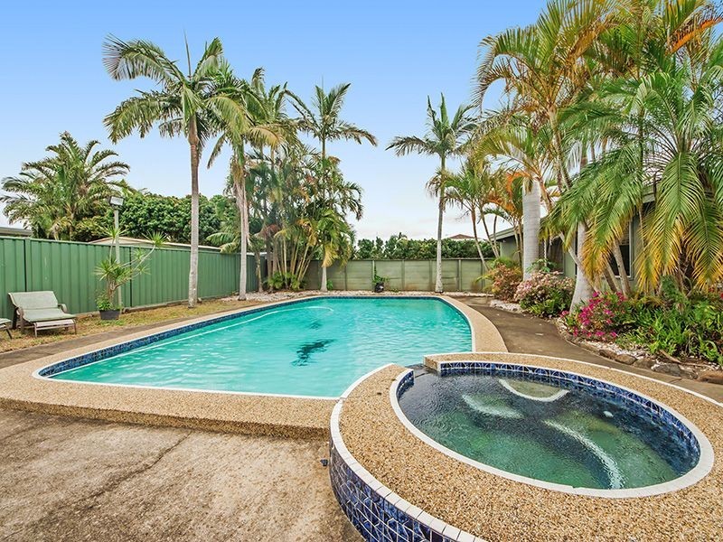 20 Bellbird Av, Burleigh Waters QLD 4220