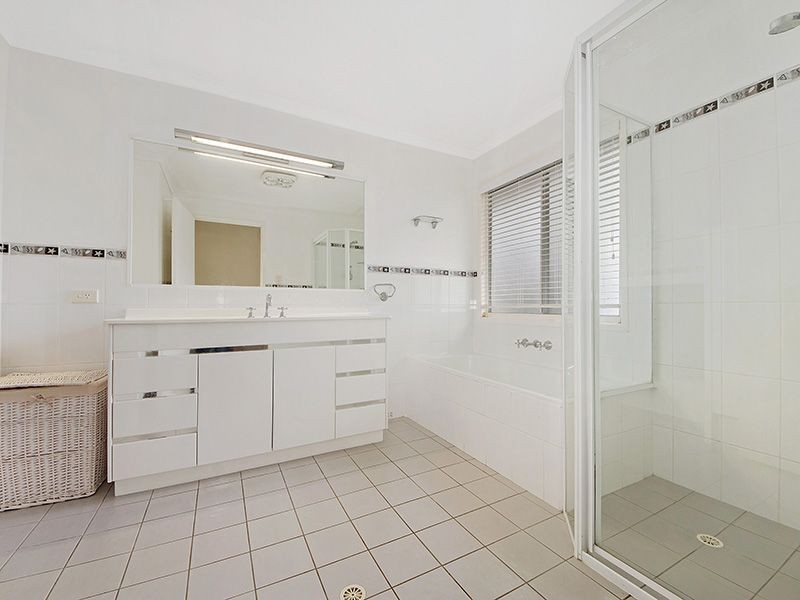 20 Bellbird Av, Burleigh Waters QLD 4220