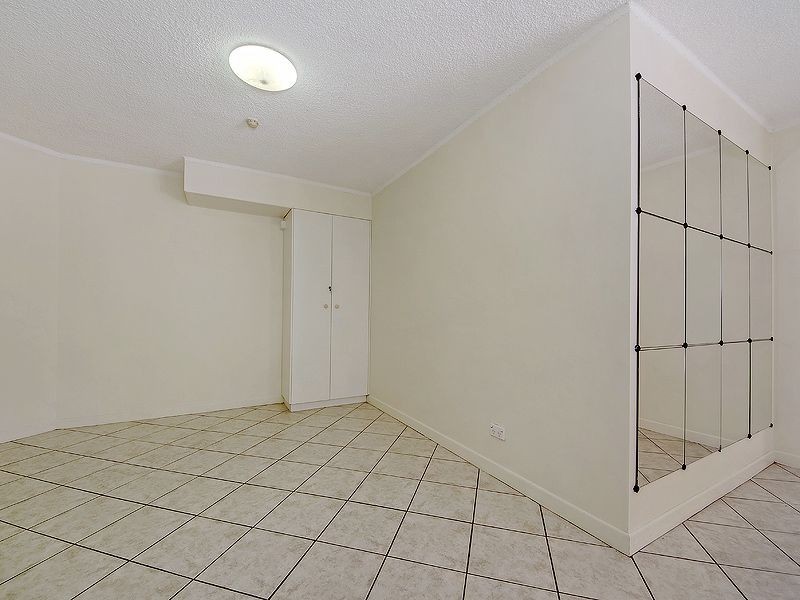 2/1941 Gold Coast Highway, Burleigh Heads QLD 4220