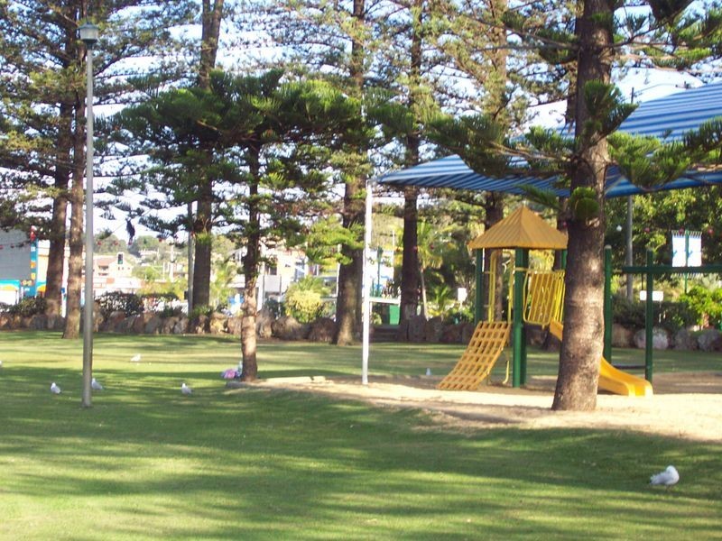 2/1941 Gold Coast Highway, Burleigh Heads QLD 4220