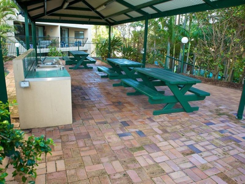 2/1941 Gold Coast Highway, Burleigh Heads QLD 4220