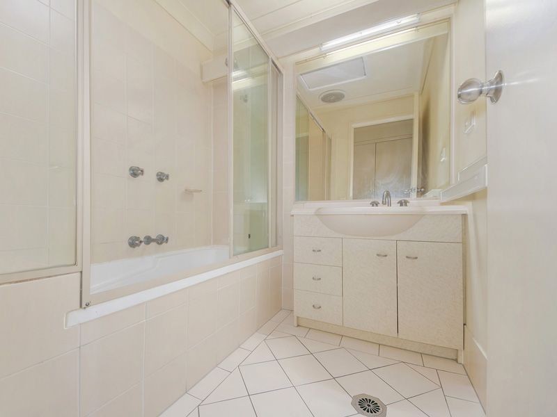 156/215 Cottesloe Drive, Mermaid Waters QLD 4218