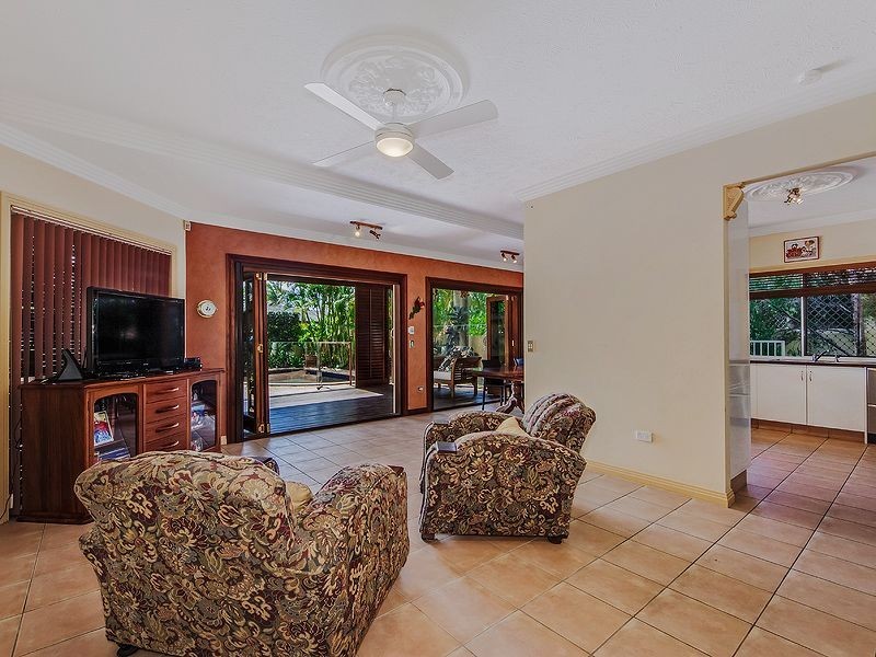 15 Remo Street, Isle Of Capri QLD 4217
