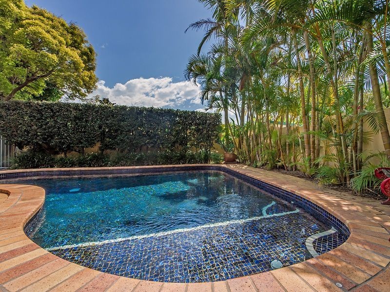 15 Remo Street, Isle Of Capri QLD 4217