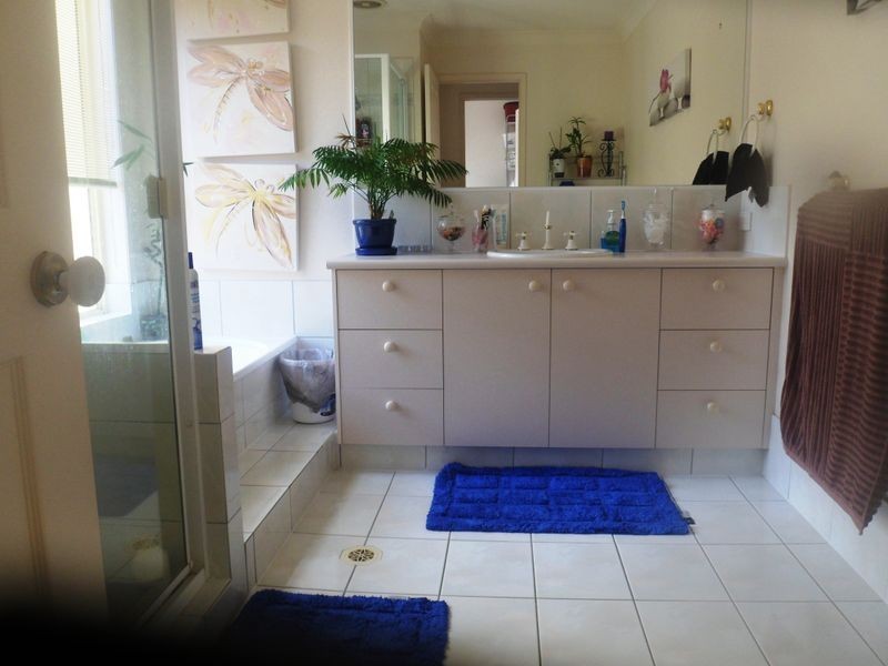 4 St Lucia Ct, Varsity Lakes QLD 4227