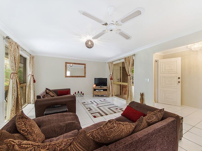 11 Stonyfell Ct, Varsity Lakes QLD 4227