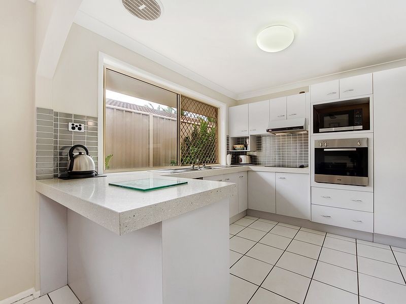 11 Stonyfell Ct, Varsity Lakes QLD 4227