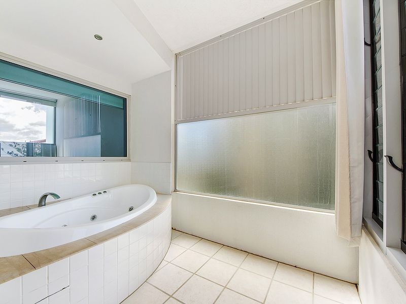 3/112 The Esplanade, Burleigh Heads QLD 4220