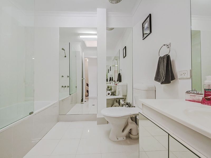 17/5 Galeen Drive, Burleigh Waters QLD 4220