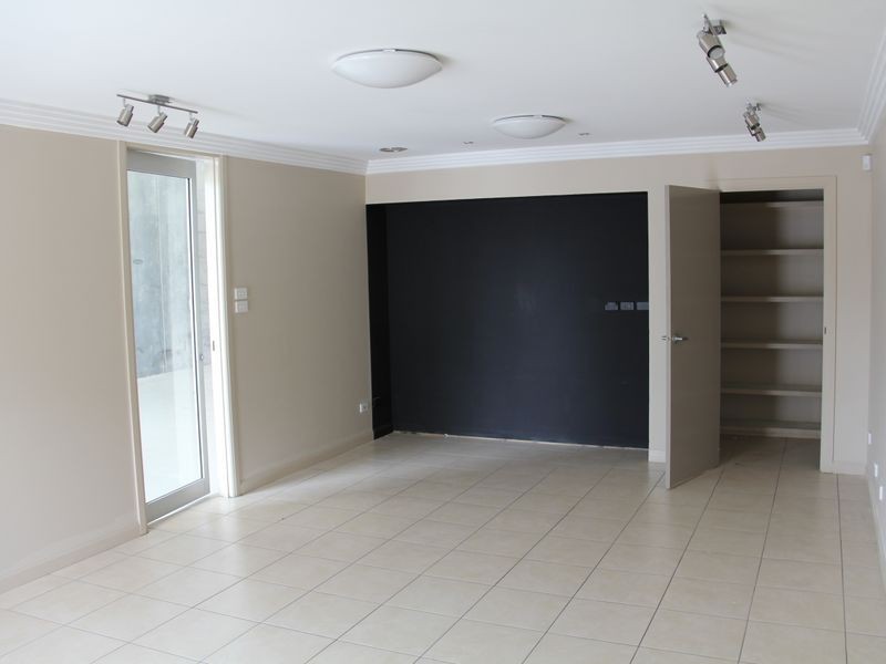 5/2 Calabro Way, Burleigh Heads QLD 4220