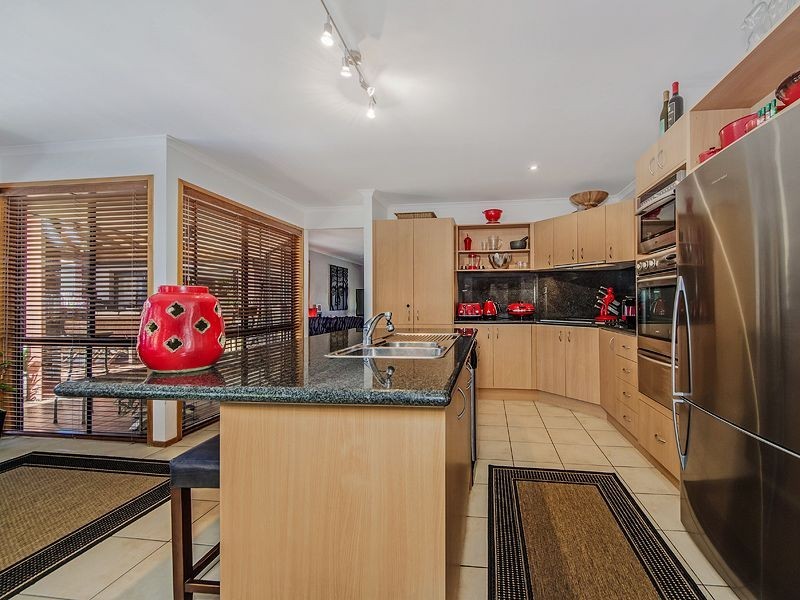 18 Tropicana Cct, Burleigh Waters QLD 4220