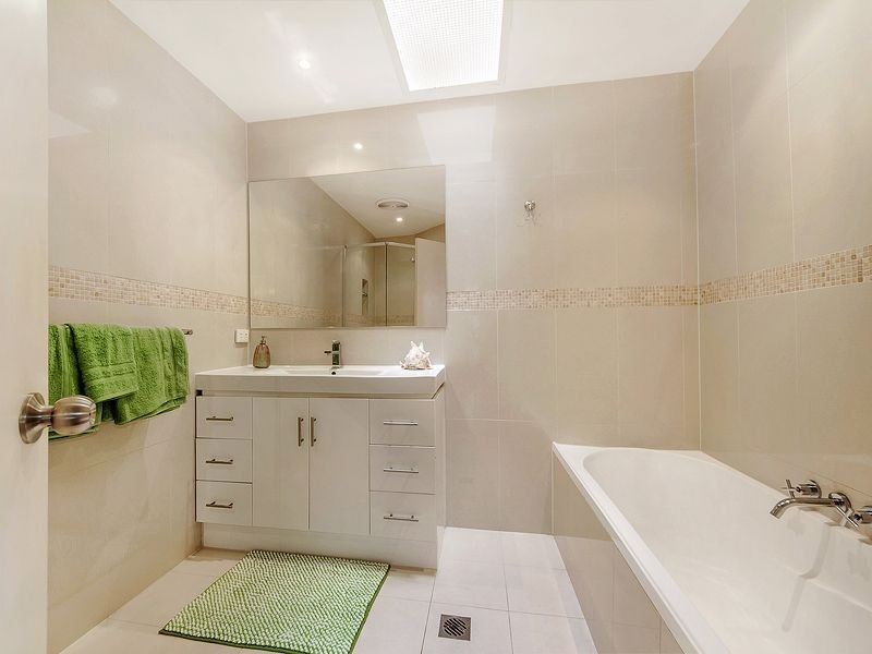 13 Thornleigh Crescent, Varsity Lakes QLD 4227