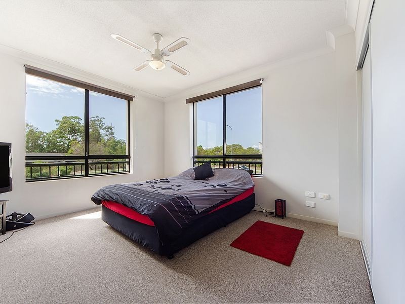 27/2 Geraldton Drive, Varsity Lakes QLD 4227